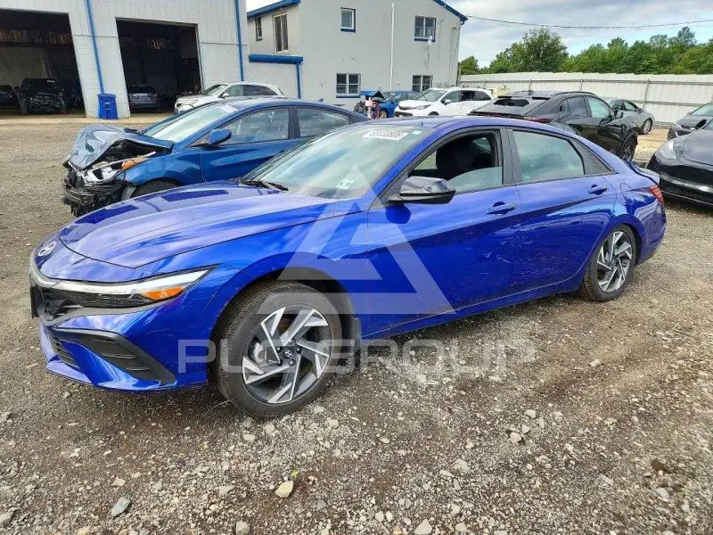 2025 Hyundai Elantra photo