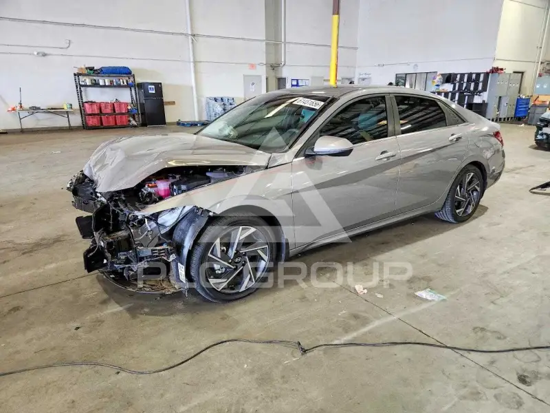 2025 Hyundai Elantra фото