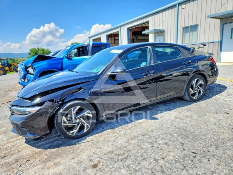 2025 Hyundai Elantra photo