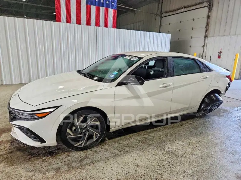 2025 Hyundai Elantra фото