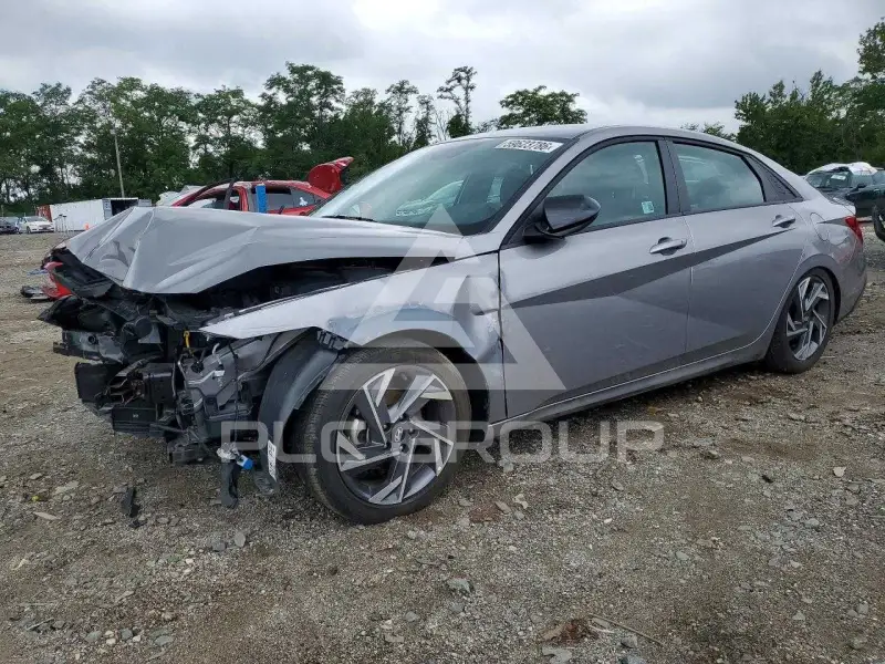 2025 Hyundai Elantra фото