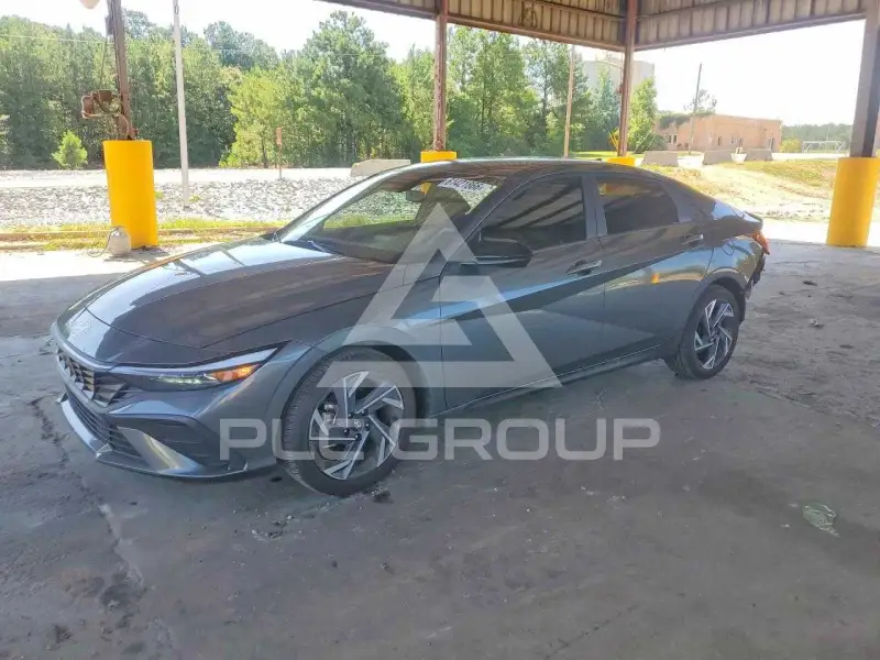 2025 Hyundai Elantra photo