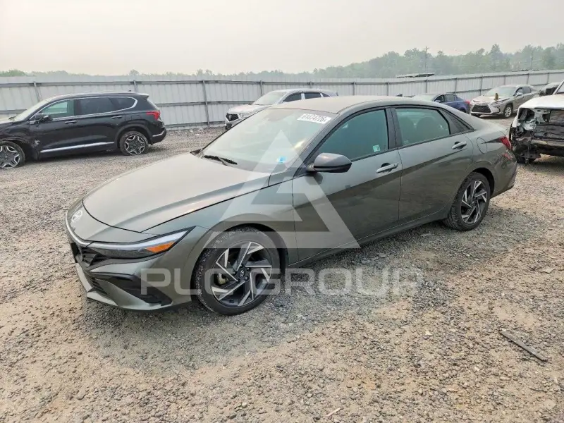 2025 Hyundai Elantra photo