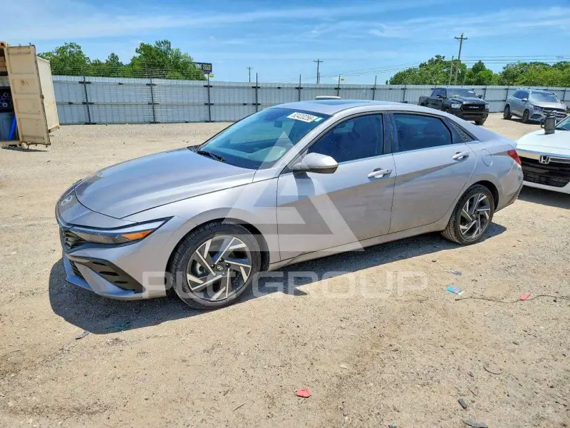 2025 Hyundai Elantra photo
