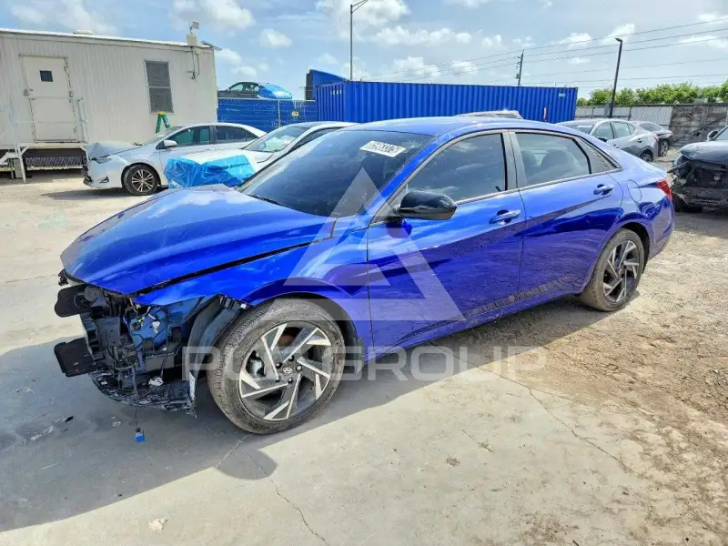 2025 Hyundai Elantra photo