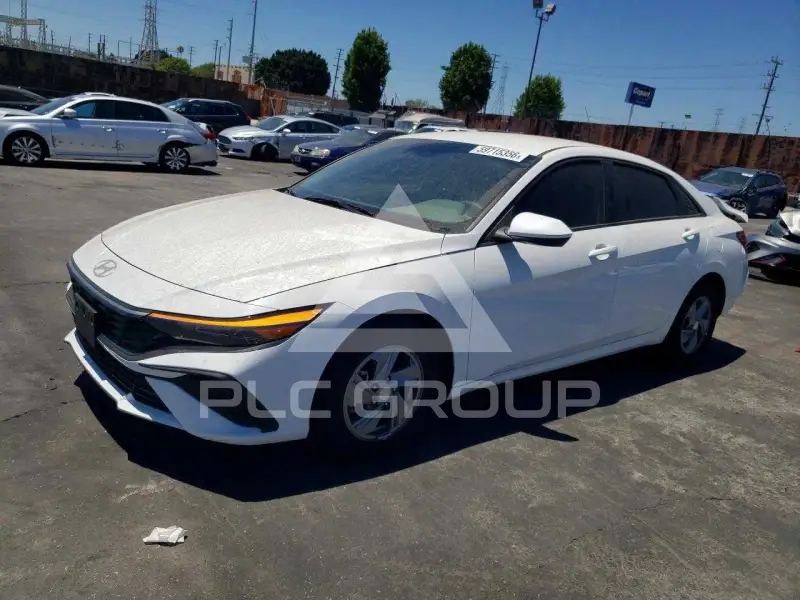 2025 Hyundai Elantra photo