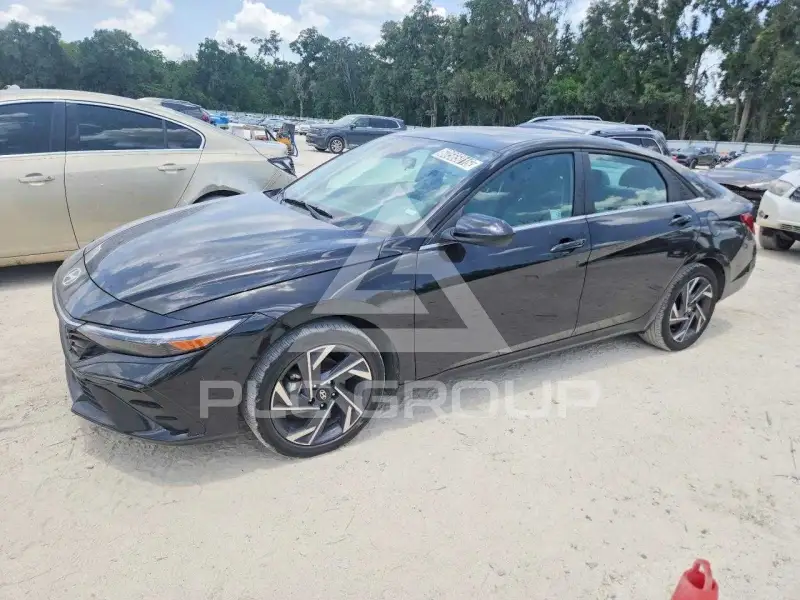 2025 Hyundai Elantra photo