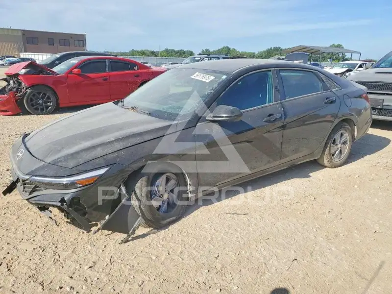 2025 Hyundai Elantra photo