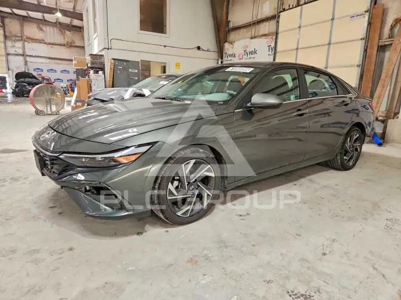 2025 Hyundai Elantra photo