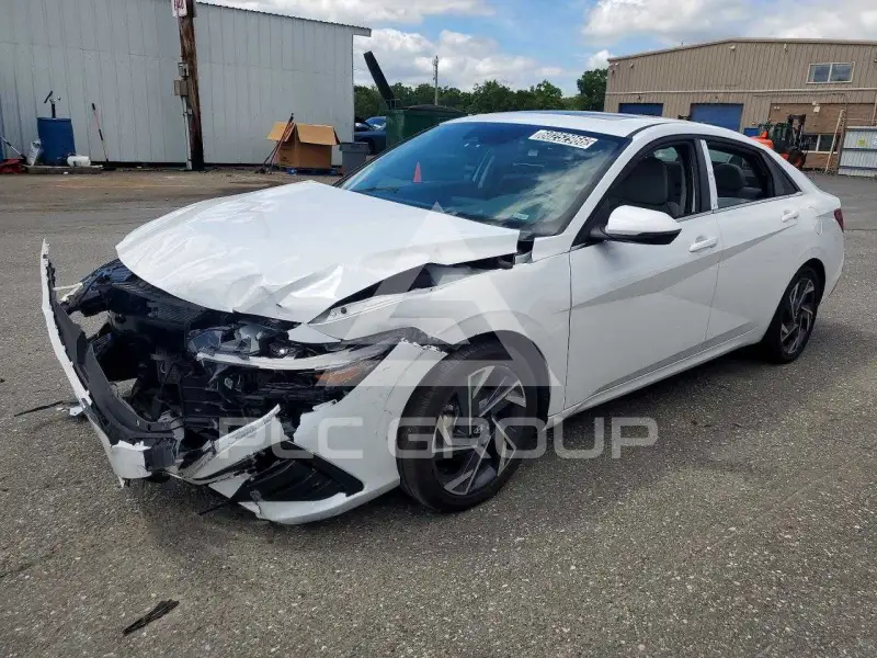 2025 Hyundai Elantra photo