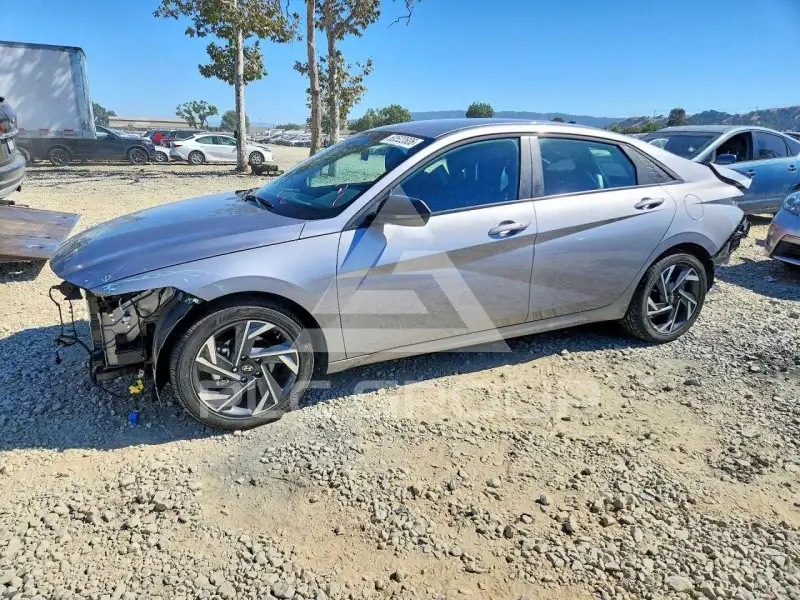 2025 Hyundai Elantra photo