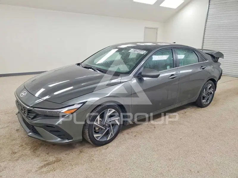 2025 Hyundai Elantra photo