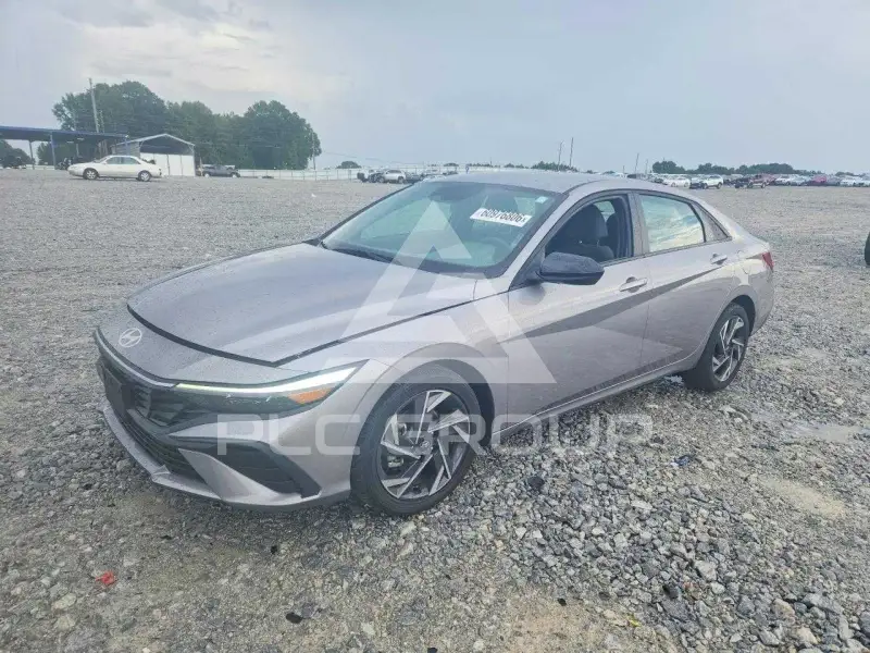 2025 Hyundai Elantra photo