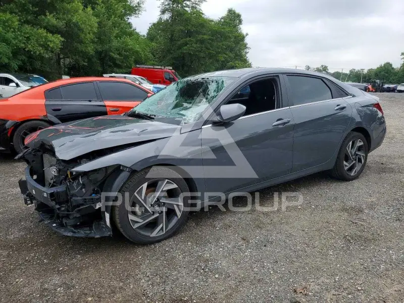 2025 Hyundai Elantra photo