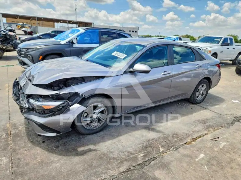 2025 Hyundai Elantra photo