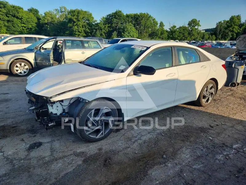 2025 Hyundai Elantra photo