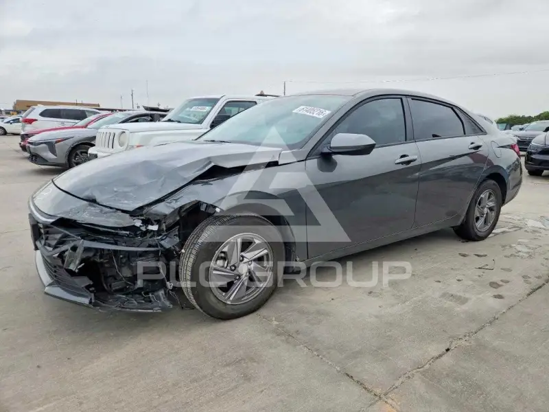 2025 Hyundai Elantra фото
