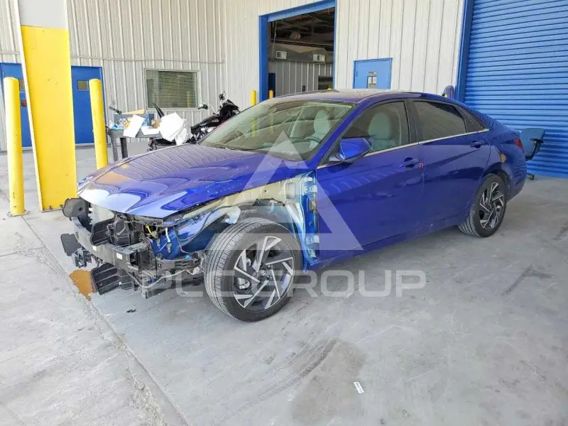 2025 Hyundai Elantra photo