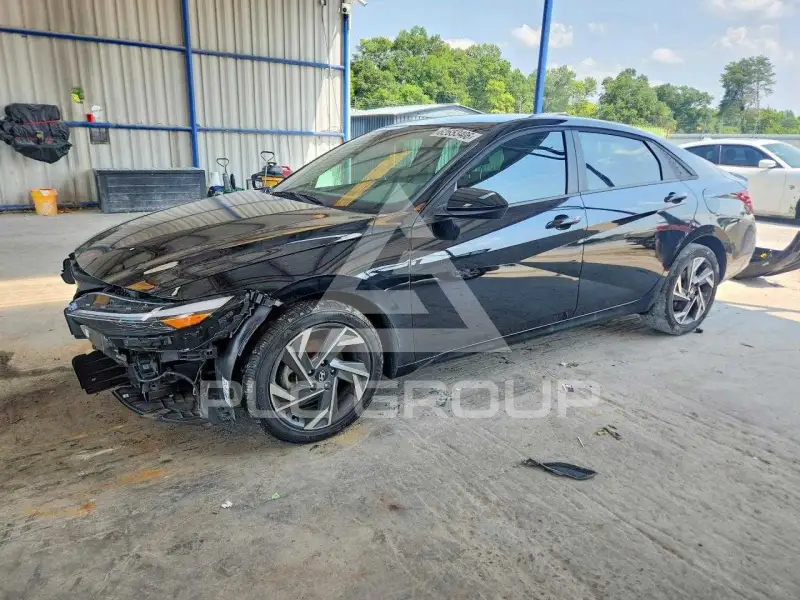 2025 Hyundai Elantra photo