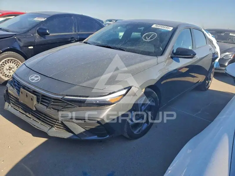 2025 Hyundai Elantra photo