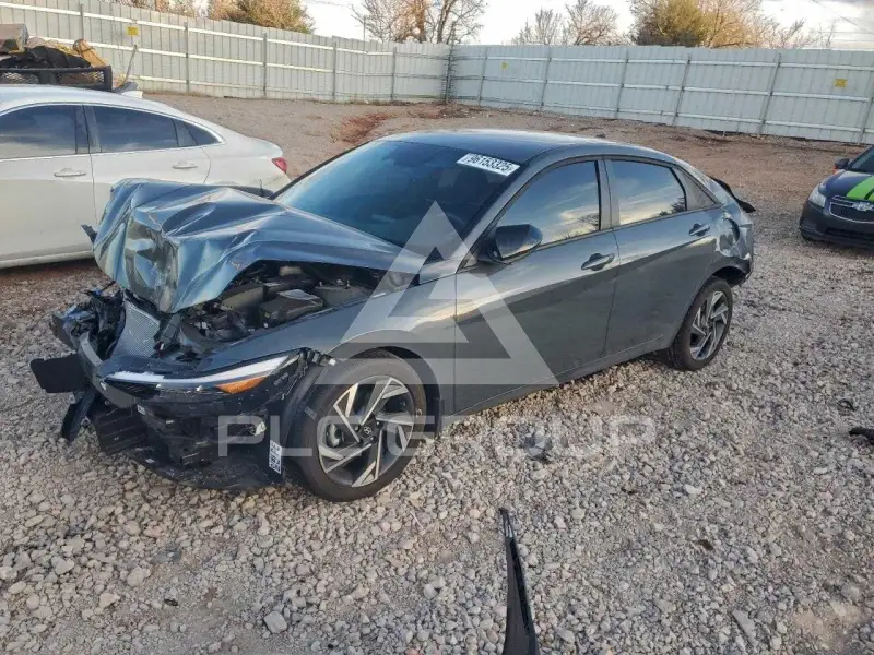 2025 Hyundai Elantra photo