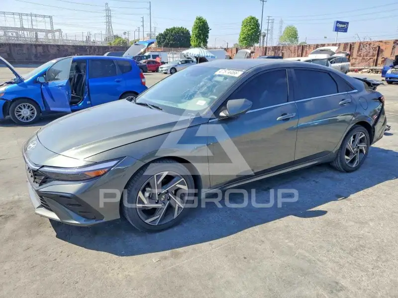 2025 Hyundai Elantra photo