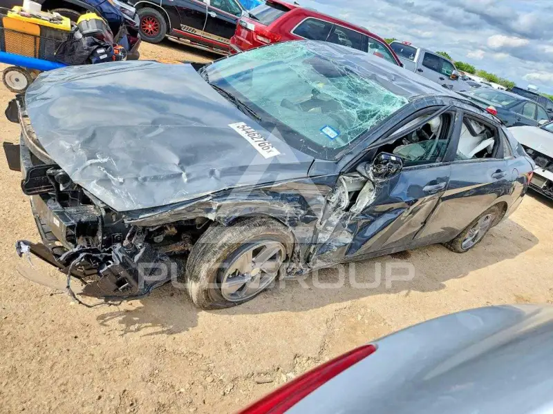 2025 Hyundai Elantra photo