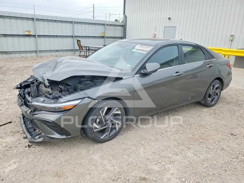 2025 Hyundai Elantra photo