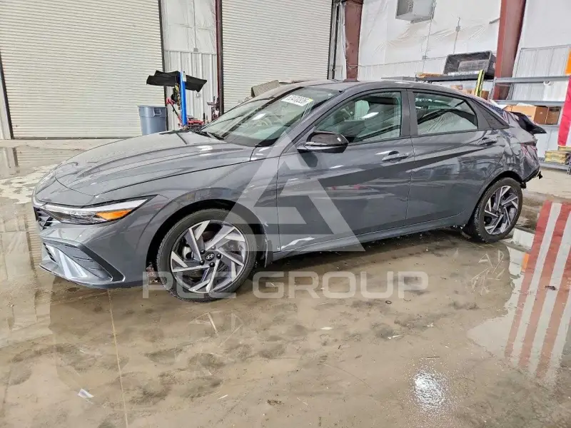 2025 Hyundai Elantra photo