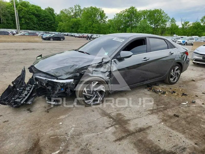 2025 Hyundai Elantra photo