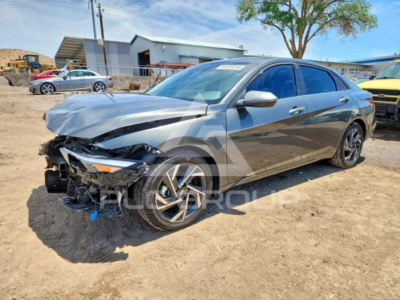 2025 Hyundai Elantra photo