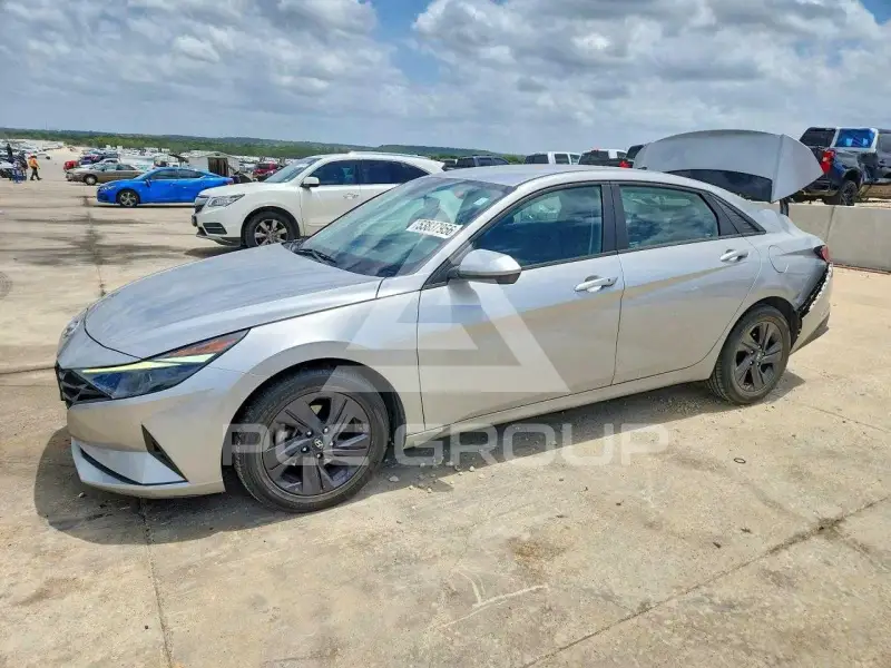 2025 Hyundai Elantra фото