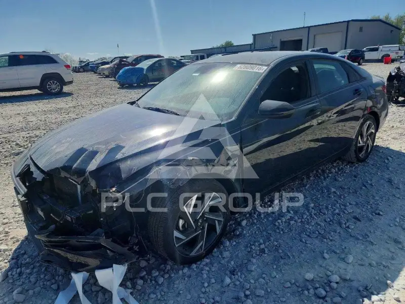 2025 Hyundai Elantra photo