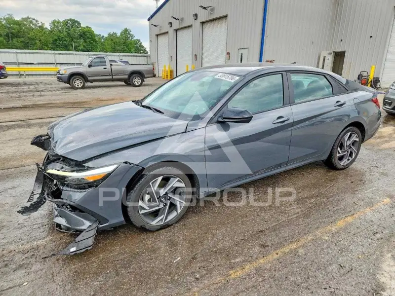 2025 Hyundai Elantra photo
