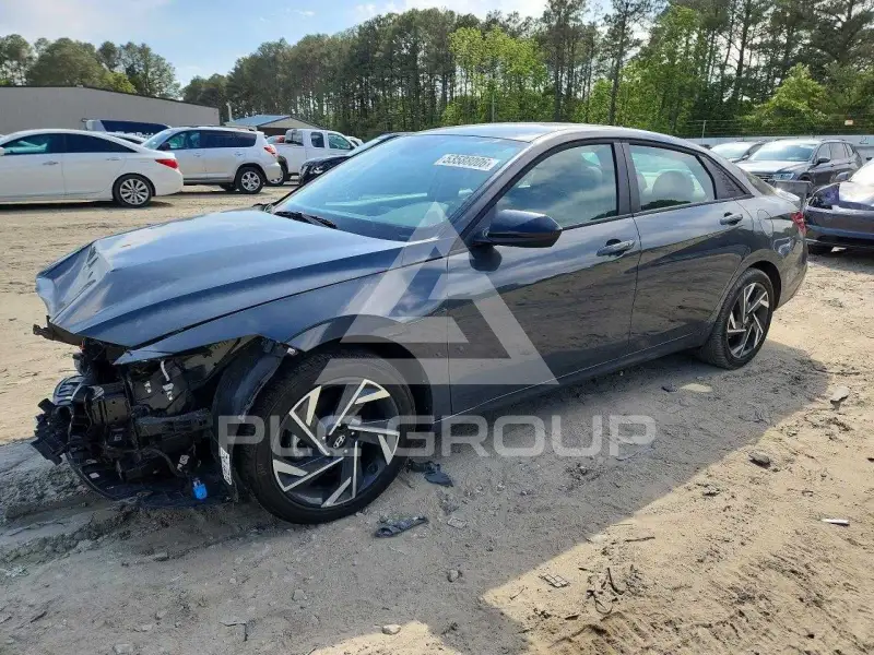 2025 Hyundai Elantra photo