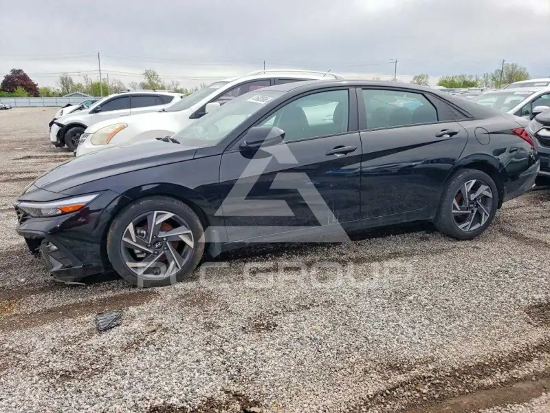 2025 Hyundai Elantra photo