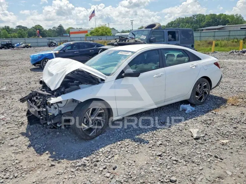 2025 Hyundai Elantra photo