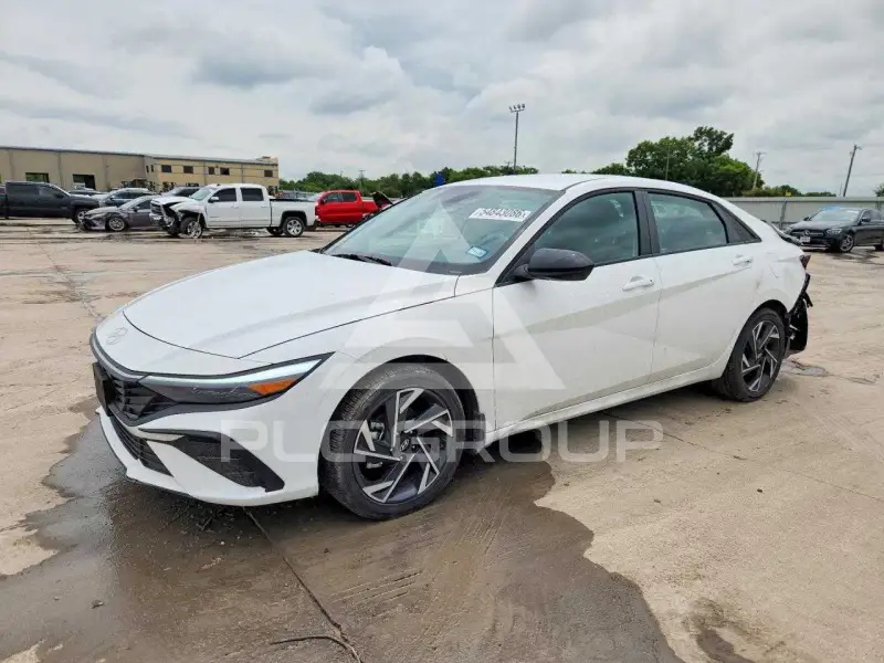 2025 Hyundai Elantra photo