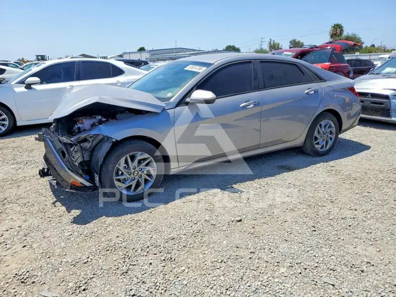 2025 Hyundai Elantra фото