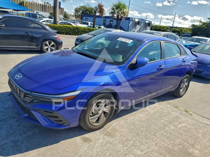 2025 Hyundai Elantra photo