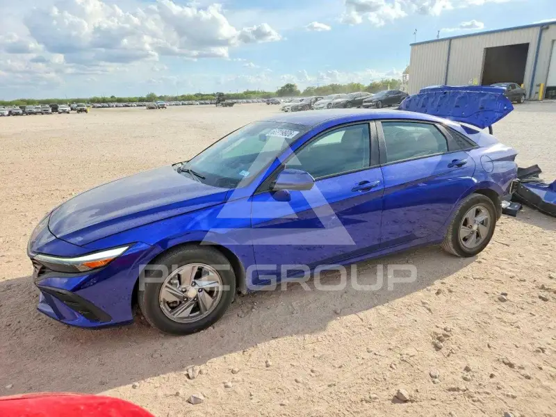 2025 Hyundai Elantra photo