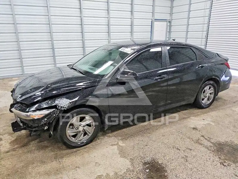 2025 Hyundai Elantra photo