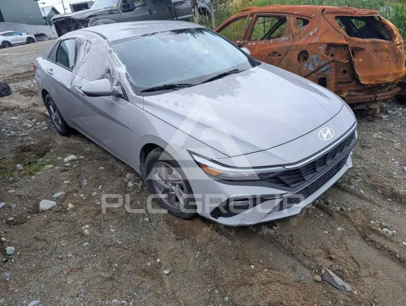 2025 Hyundai Elantra photo