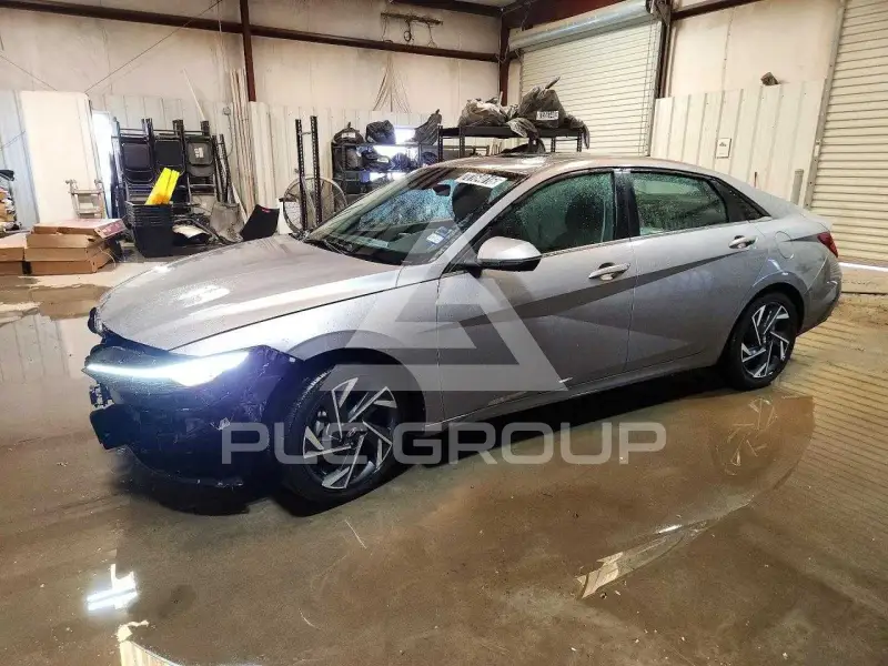2025 Hyundai Elantra photo