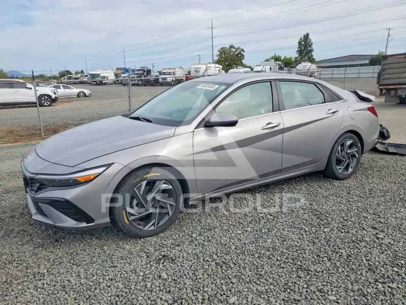 2025 Hyundai Elantra photo