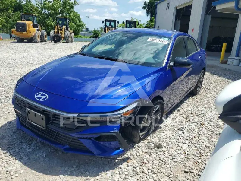 2025 Hyundai Elantra photo