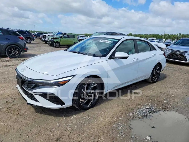 2025 Hyundai Elantra фото