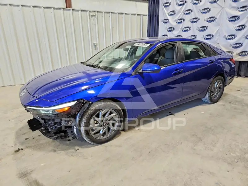 2025 Hyundai Elantra фото