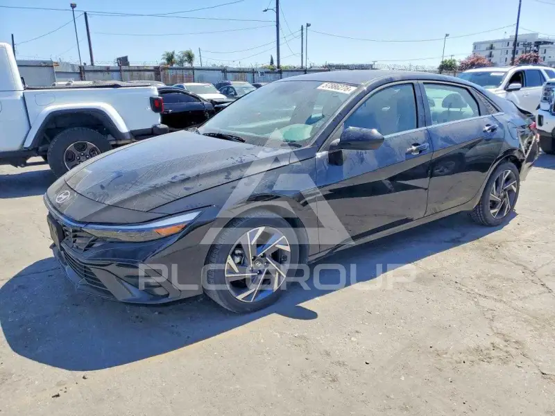2025 Hyundai Elantra photo
