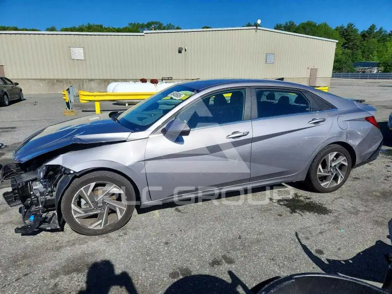 2025 Hyundai Elantra photo